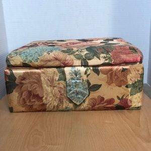 VTG SINGER Floral Tapestry Sewing Box